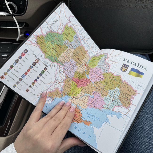 Блокнот недатований на 340 сторінок Чорний