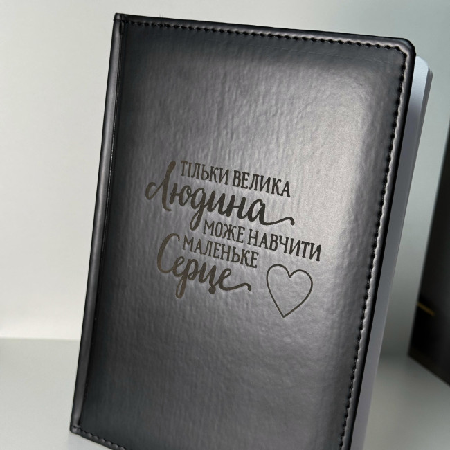 Блокнот недатований на 340 сторінок Чорний