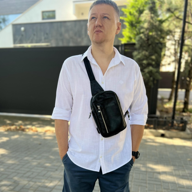 Чоловіча сумка слінг  (зерниста) чорного кольору