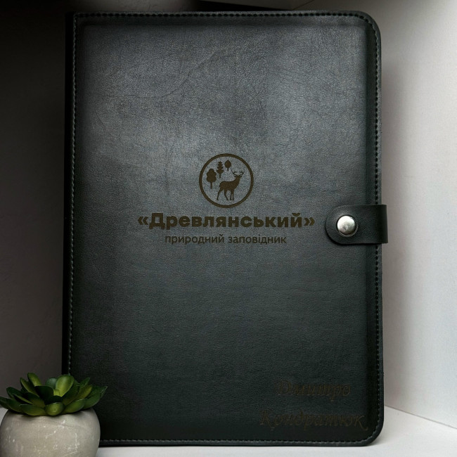 Папка із затискачем на твердій основі Еко зелена
