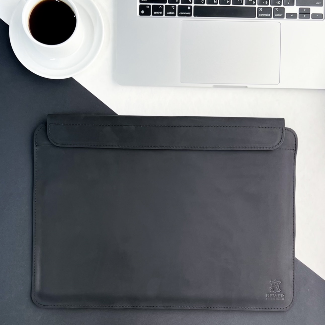 Шкіряний чохол на магнітах для MacBook (крейзи) Чорний