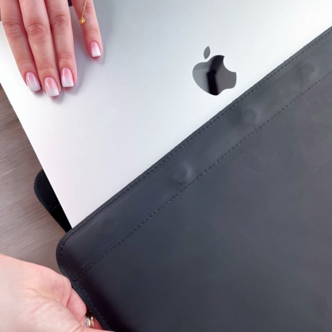 Шкіряний чохол на магнітах для MacBook (крейзи) Чорний